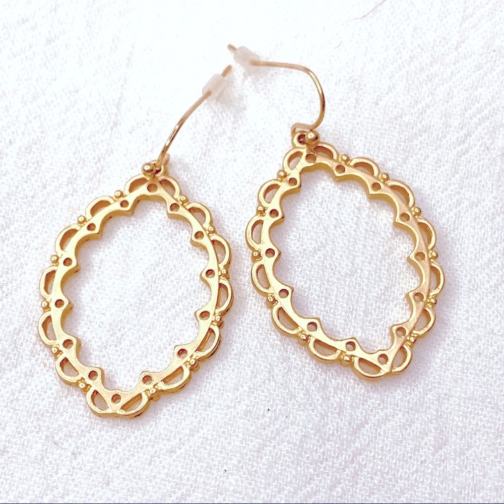 ❣️$25/3❣️ Gothic Style Matt Gold Plated Dangle Earrings - Picture 1 of 8